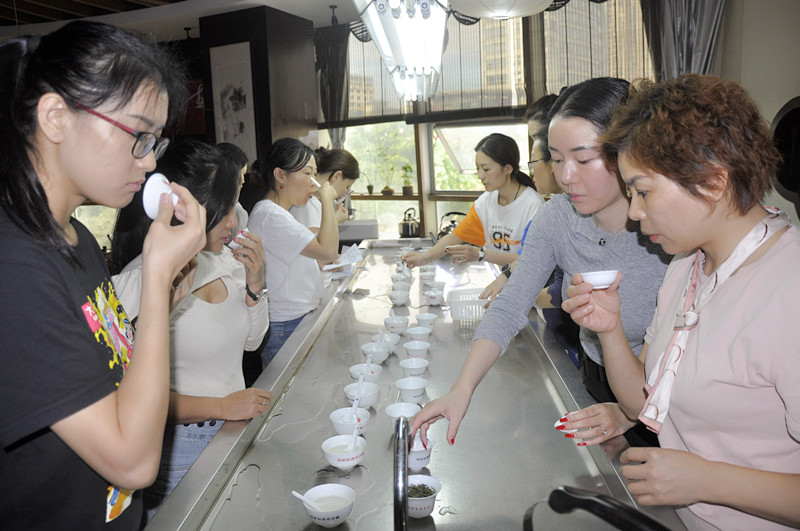 成都茶艺师培训 归纳起来无非只有两种